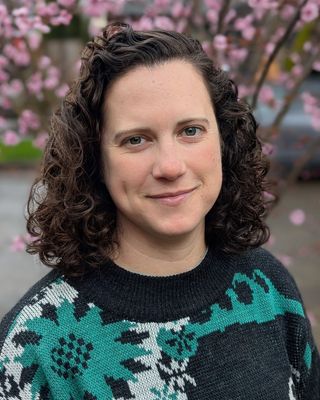 Photo of Alina Khodadian, Pre-Licensed Professional