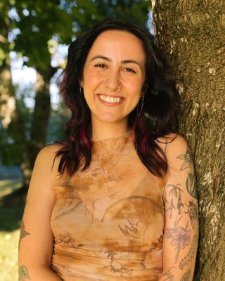 Photo of Neeka Safdari, Clinical Social Work Associate, MSW, CSWA