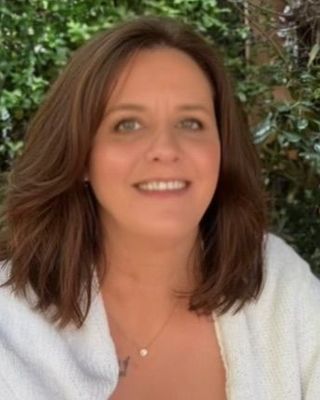 Photo of Vanessa Quinlan, Psychotherapist, MA, HCPC-Art Therap.