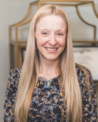 Photo of Leslie Gray, Licensed Professional Counselor, LPC, LCPC, LMAC, LMHC