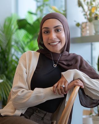 Photo of Isra Islam, Registered Psychotherapist (Qualifying), MA