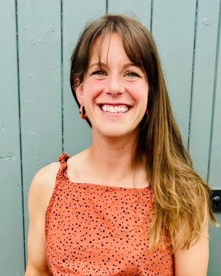 Photo of Laura Emily Cave-Magowan, Psychotherapist, MSc, HCPC-Art Therap.