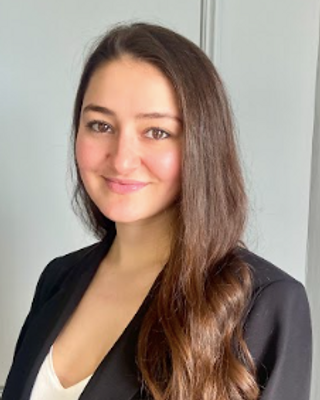 Photo of Emily Doto, Registered Psychotherapist (Qualifying)