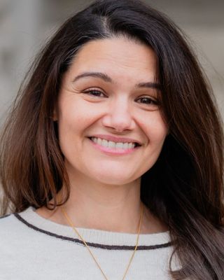 Photo of Amy Malik, Psychotherapist, UKCP Trainee