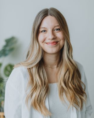 Photo of Natasha Hiebert, Counsellor, MCS-MFT, RCC