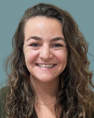 Photo of Nicole Connelly, Art Therapist, LCAT, ATR-BC, MA