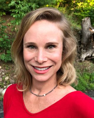 Photo of Emily Warner Petro, Clinical Social Work/Therapist, LCSW
