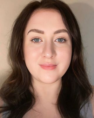 Photo of Siobhan Bellis, Psychotherapist, MA, HCPC-Art Therap.