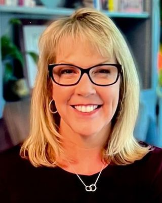 Photo of Dr. Traci W. Lowenthal, Psychologist, PsyD