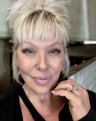 Photo of Lisa Eurich Kibbe, CCHt, MBCT-P, MCHWC, BSc