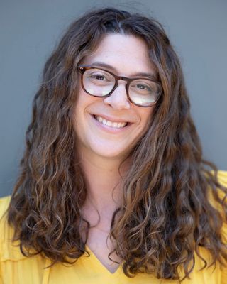 Photo of Genna Lyons, Marriage & Family Therapist, MS, LMFT