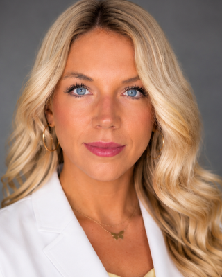 Photo of Lindsey Ciera Davis, Psychiatric Nurse Practitioner