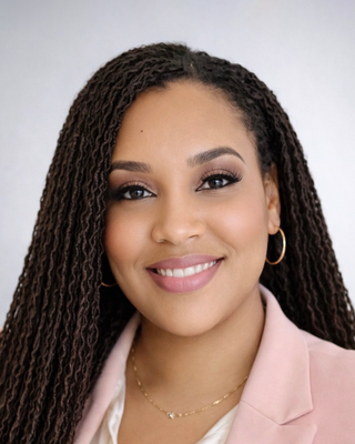 Photo of YaShica Maxwell, Clinical Social Work/Therapist, LICSW