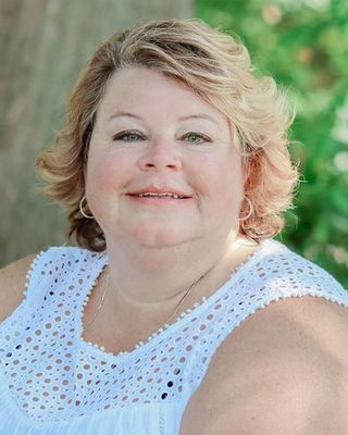 Photo of Gwyn Lipari, Clinical Social Work/Therapist, LSW, LCSW