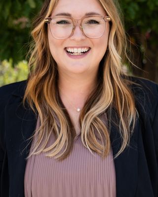 Photo of Lauren Manzella, Psychiatric Nurse Practitioner, MSN, PMHNP-