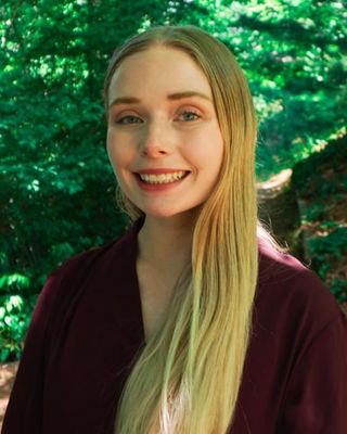 Photo of Lauren Davis, Licensed Clinical Mental Health Counselor Associate, LCMHCA