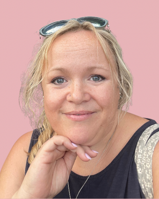 Photo of Laura Tams, Psychotherapist, MBACP