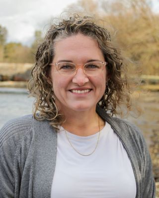 Photo of Ashley Neveu, Registered Psychotherapist, RP