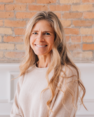 Photo of Lesli Dustin, Marriage & Family Therapist, LMFT, MA