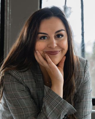 Photo of Alexis Saville, Clinical Social Work/Therapist, LICSW