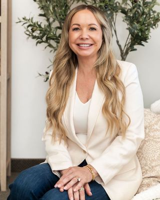 Photo of Leisa Rhead, Clinical Social Work/Therapist, LMSW, ART