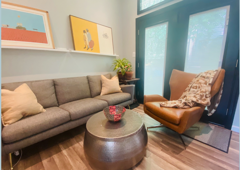 Our cozy office space is located in a residential neighborhood just two blocks south of the redline in Van Ness.