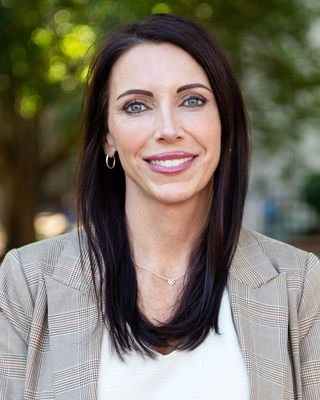 Photo of Ivy de Leon, Psychiatric Nurse Practitioner, PMHNPBC, FNP-C