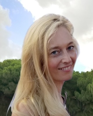 Photo of Julia Daki, Psychologist in H2Y, QC