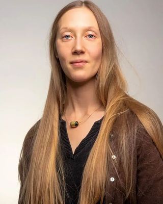 Photo of Dr Adelais Mills, Psychotherapist, PhD, UKCP Trainee