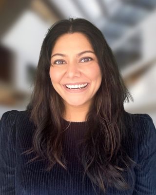 Photo of Dr Ally Tomlins, Psychologist, PsychD, HCPC - Clin. Psych.
