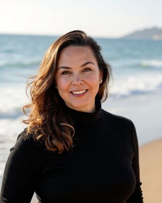 Photo of Giovanna Barreto Psicoterapia En Español (Spanish), Registered Psychotherapist, BA, MA, MACP, RP