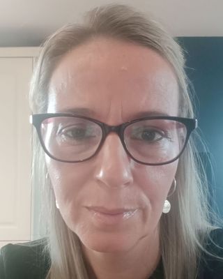 Photo of Karen Flynn, Psychotherapist, MIACP