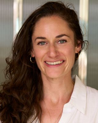 Photo of Zoe Cohen, Registered Social Worker, MSW, RSW, LCSW