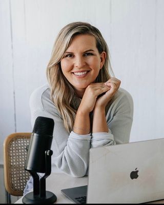 Photo of Kelly Linehan, Registered Psychotherapist (Qualifying), MACP