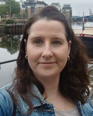 Photo of Sarah McMahon, Psychotherapist, MSc, HCPC-Art Therap.