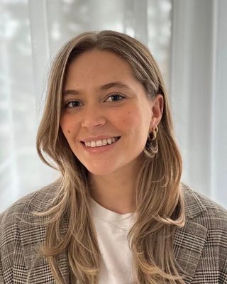 Photo of Olivia Hahn, Registered Psychotherapist (Qualifying), BA, MACP