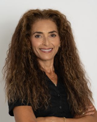 Photo of Francesca Marguerite Maximé - Francesca Maxime - Somatic Relational Coaching, SEP, IFS, RLT, FOT/CFP, CMT-P