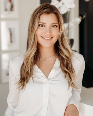 Photo of Ella Grypma, Registered Psychotherapist (Qualifying), MA, RPQ