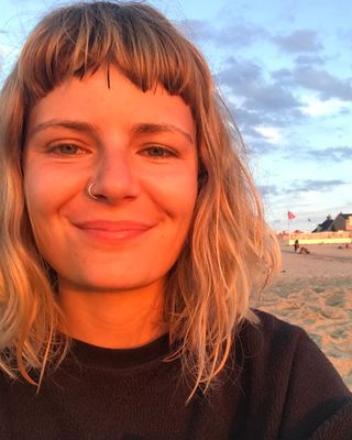 Photo of Hollie Kingston, Counsellor, UKCP Trainee