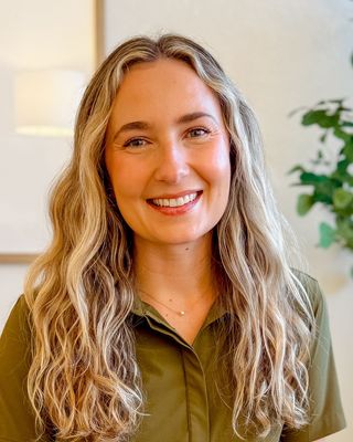 Photo of Carly Shadron, Marriage & Family Therapist Associate, MA, AMFT