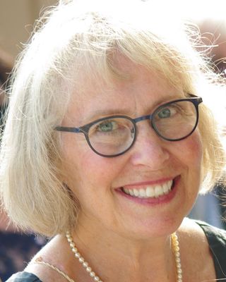 Photo of Linda Cantelon, BScN, MA, MMFT, RMFT, RSW