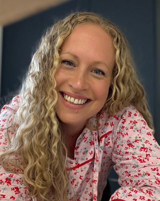 Photo of Rebecca Ker, Psychologist, PsychD, HCPC - Couns. Psych.