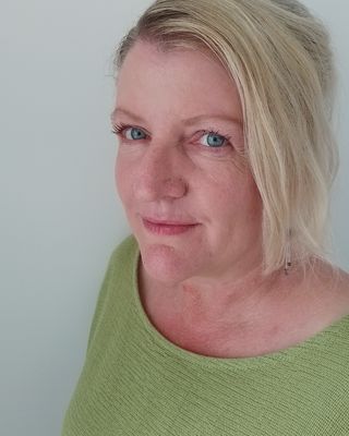 Photo of Dr Rachel Davies, Psychologist, DCounsPsych, HCPC - Couns. Psych.