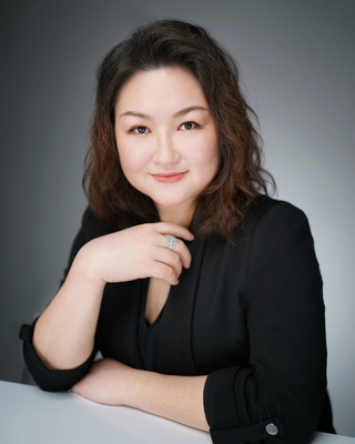 Photo of Ming Wu, Registered Psychotherapist in Central Toronto, Toronto, ON
