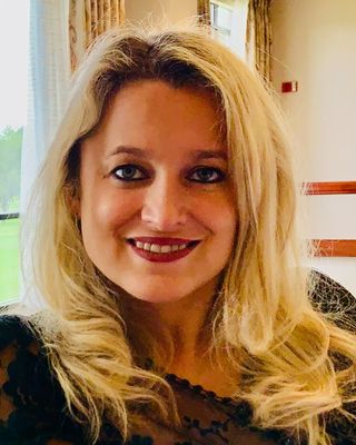 Photo of Erin Vinias, Psychiatric Nurse Practitioner, PMHNP