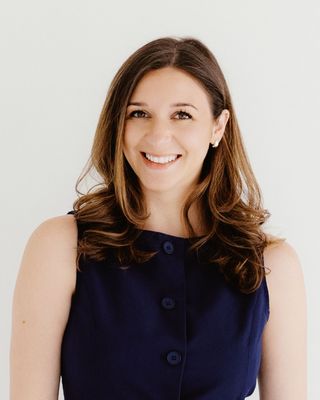 Photo of Dr. Zoe Ross-Nash, Psychologist, PsyD, CEDS