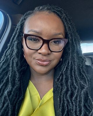 Photo of Dr Noreen Dera - Trauma Psychologist - Dr Noreen Dera, Psychologist, PsychD, HCPC - Clin. Psych.