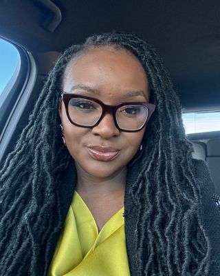 Photo of Dr Noreen Dera - Trauma Psychologist - Dr Noreen Dera, Psychologist, PsychD, HCPC - Clin. Psych.