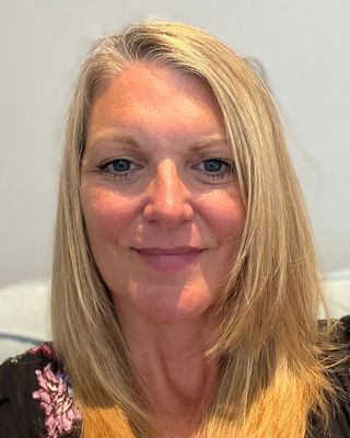 Photo of Jade Earlam, Psychotherapist, MSc, MBABCP