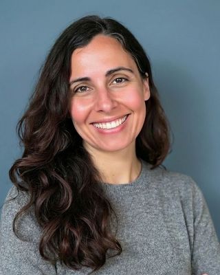 Photo of Vania Chopra, Registered Psychotherapist, BASc, MACP, RYT-200